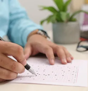 Lanzan convocatoria para acreditar primaria y secundaria con un solo examen