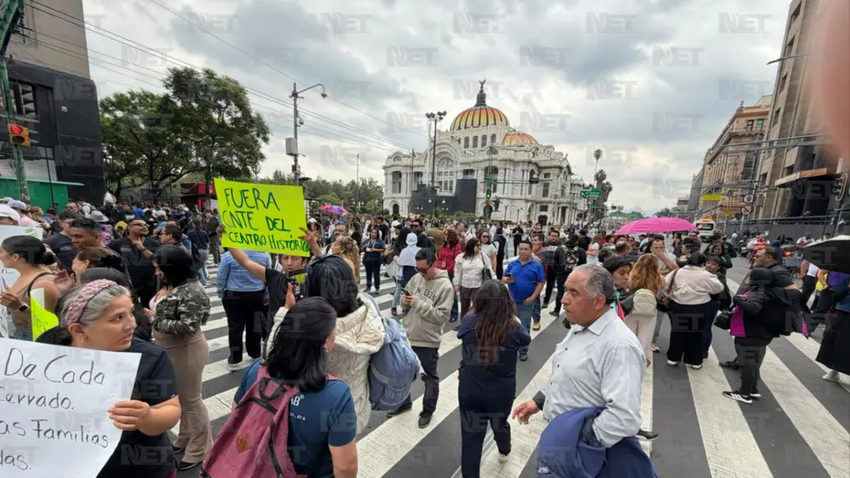 Comerciantes protestan por vallas en el Centro Histórico de la CDMX