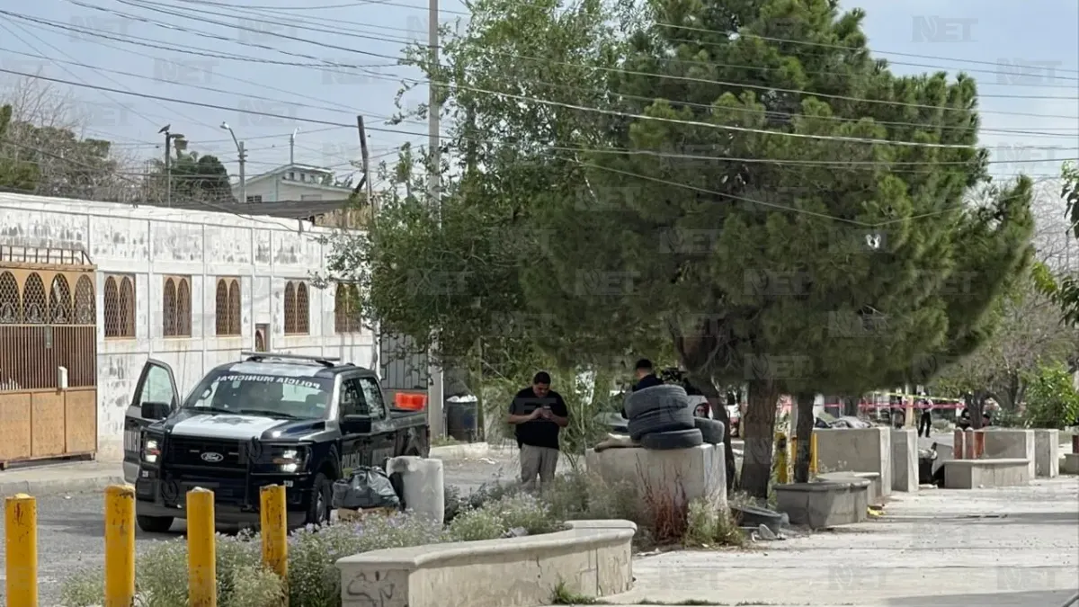 Hallan a hombre asesinado envuelto en cobijas en la colonia Azteca