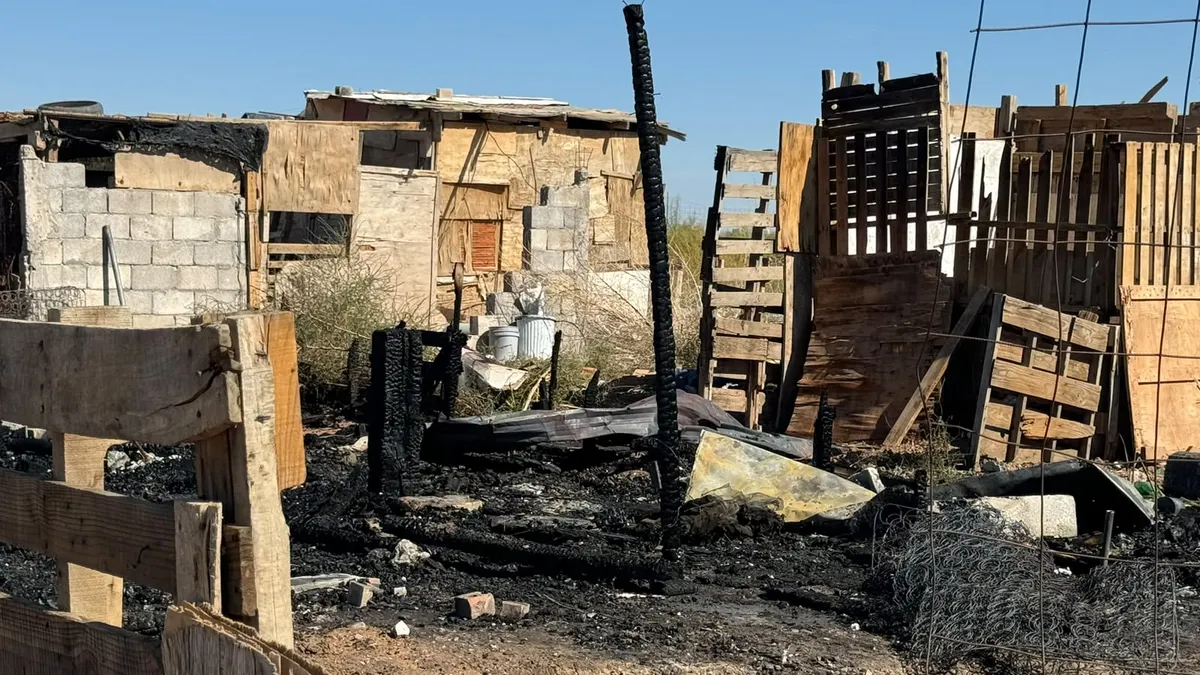 Incendio consume vivienda de madera en fraccionamiento Alborada