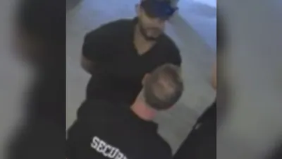 Buscan a hombre que apuntó con arma a guardias de un bar en El Paso