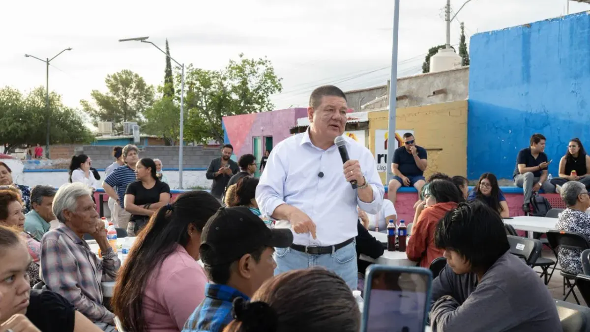 Recorre César Jáuregui la colonia Rubio y se compromete a conocer a cada vecino