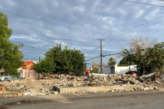 Concluye demolición de finca donde tiraban basura y cadáveres en El Barreal