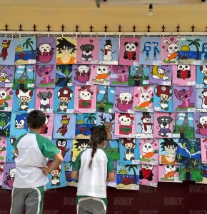Niños juarenses exhiben obras creadas en taller de arte escolar