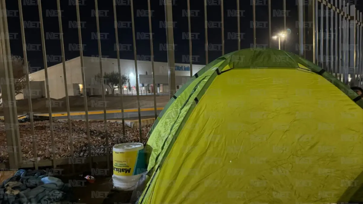 Acampan frente a maquiladora para contratación por la mañana
