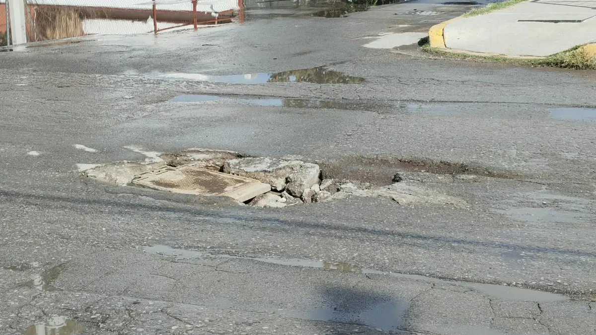 Piden bacheo urgente en cruce de Vicente Guerrero e Ignacio Ramírez
