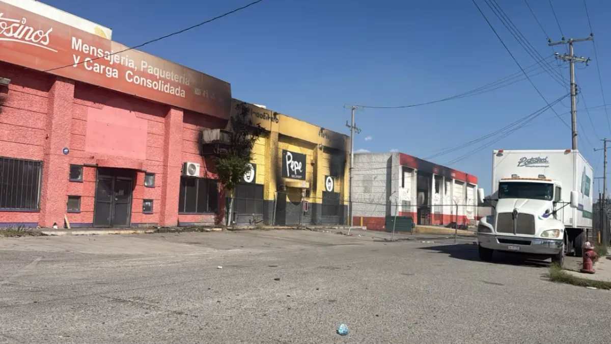 Consume incendio 6 bodegas en la colonia Tierra y Libertad