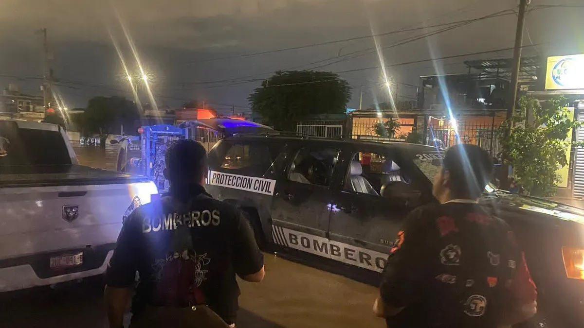 Desalojan Bomberos agua en Riberas del Bravo etapa IV tras tormenta