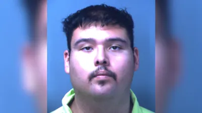 Detienen a exbombero en El Paso acusado de abusar de una adolescente