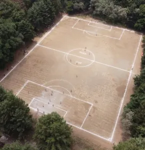 Conoce el 'Campo de los Dioses', la cancha construida dentro de un volcán
