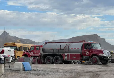 Cumplen Bomberos cerca de 48 horas combatiendo incendio de recicladora