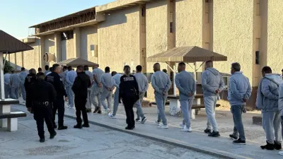 Decomisan objetos prohibidos durante operativo en Cereso 3