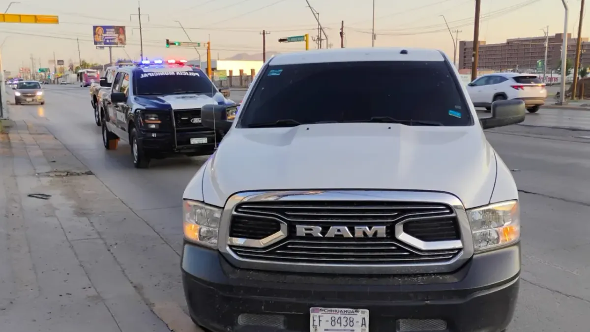 Incendian autos y puesto de comida en car wash del bulevar Gómez Morín