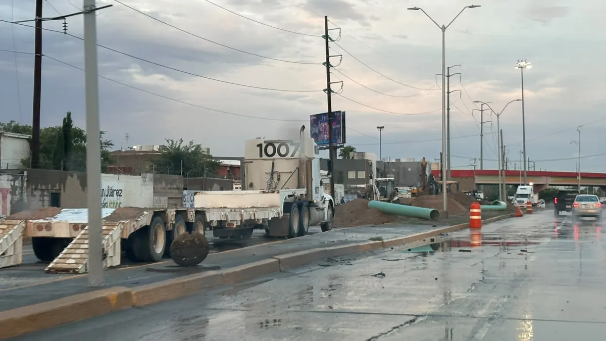 Continúa cerrado carril del bulevar Juan Pablo II por obras de JMAS