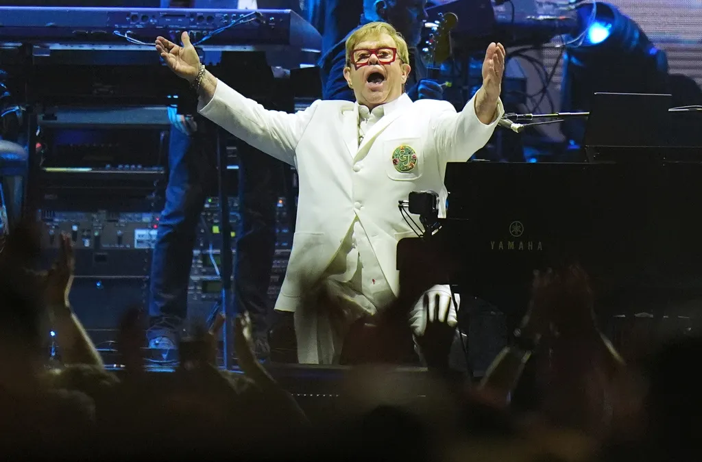 Ofrece Elton John primer concierto de despedida en la Ciudad de México