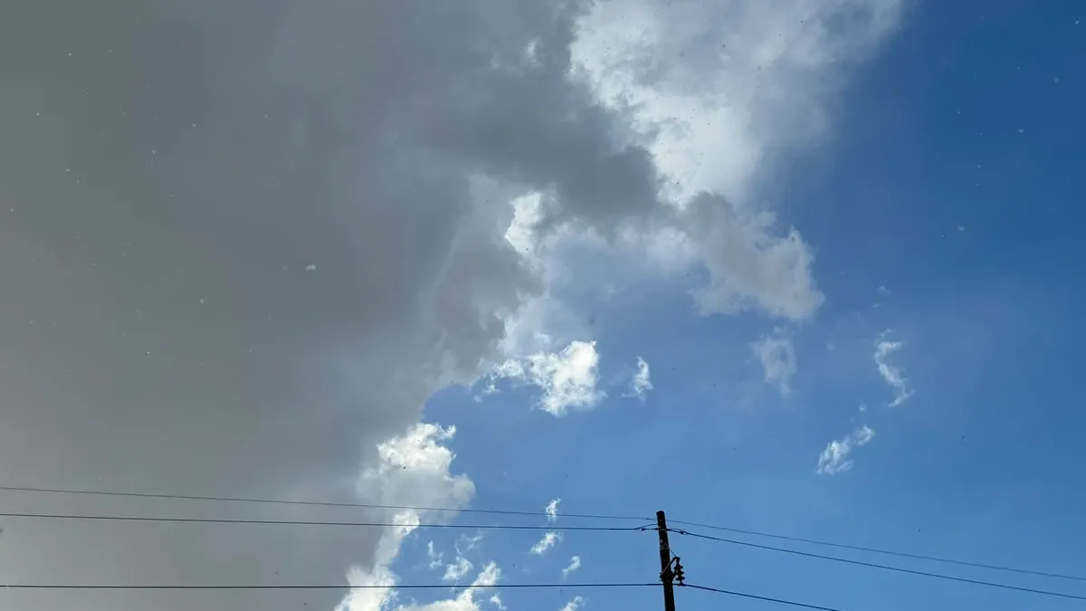 Lluvia inesperada deja encharcamientos en el sur de Juárez