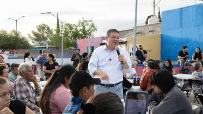 Recorre César Jáuregui la colonia Rubio y se compromete a conocer a cada vecino