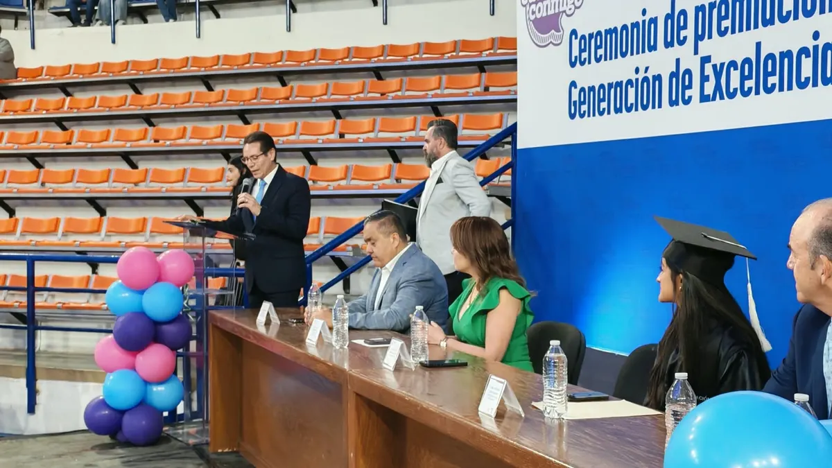 Reconocen con premios a 6 mil 882 estudiantes de excelencia en Ciudad Juárez