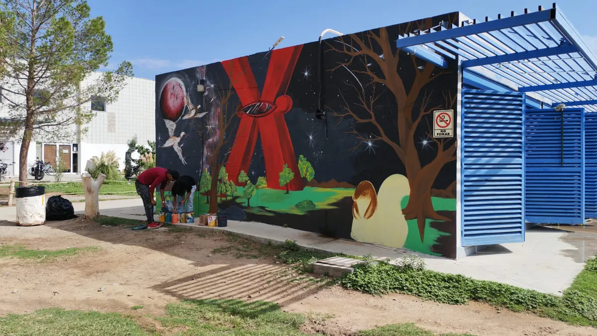 Plasma artista Jhony Ríos mural de la identidad fronteriza en el Parque Central