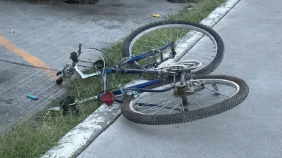 Impacta auto a ciclista en la avenida Tecnológico