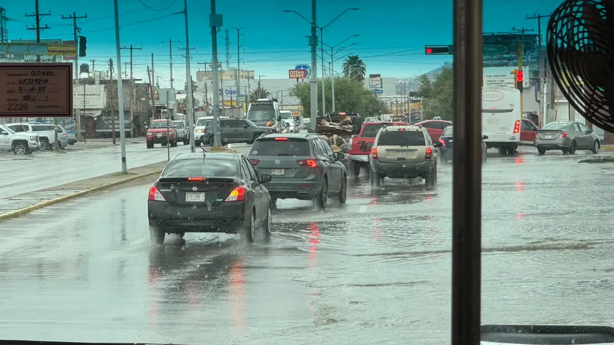 Encharcamientos complican tránsito en el bulevar Óscar Flores