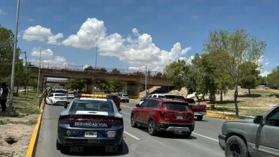 Deja carambola cuatro autos dañados en la Heroico Colegio Militar