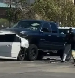Detienen a ebrio que causó choque múltiple en cruce de El Paso
