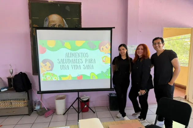 Centros Comunitarios de Juárez imparten plática de salud en primaria