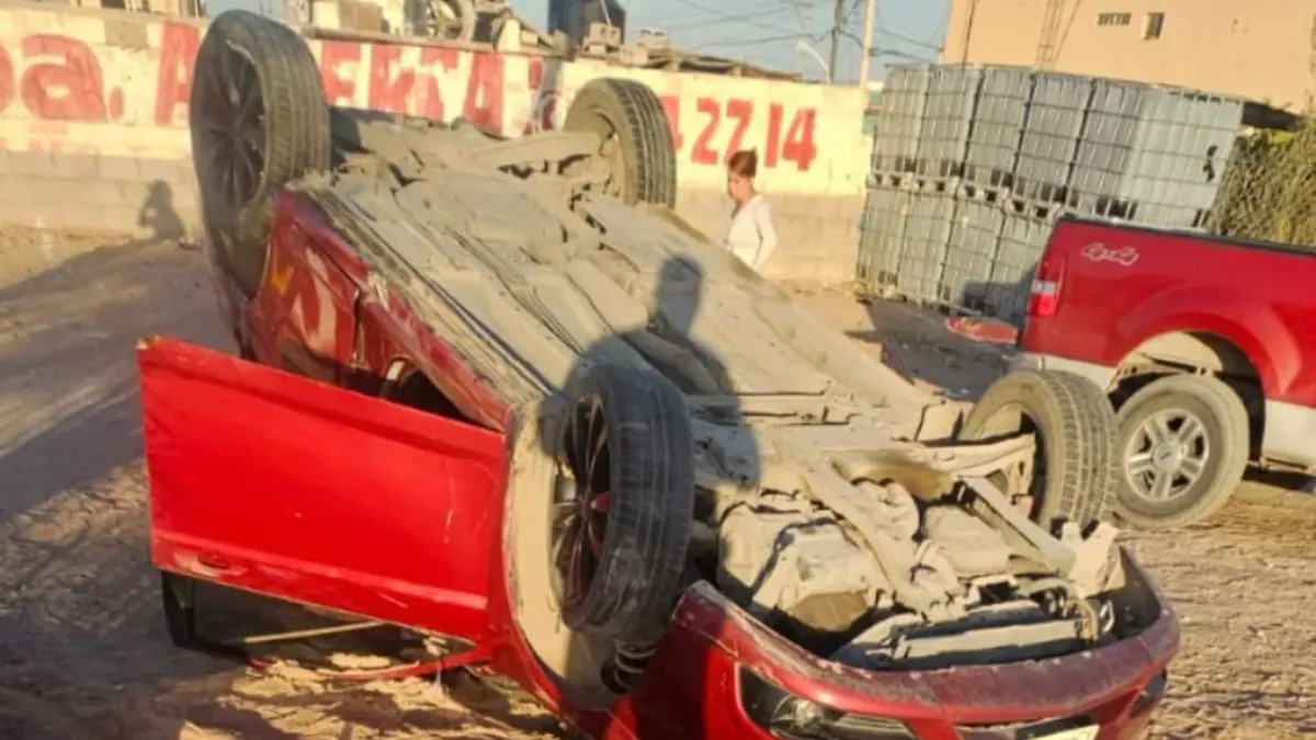 Vuelca automóvil en curva de la Talamás Camandari