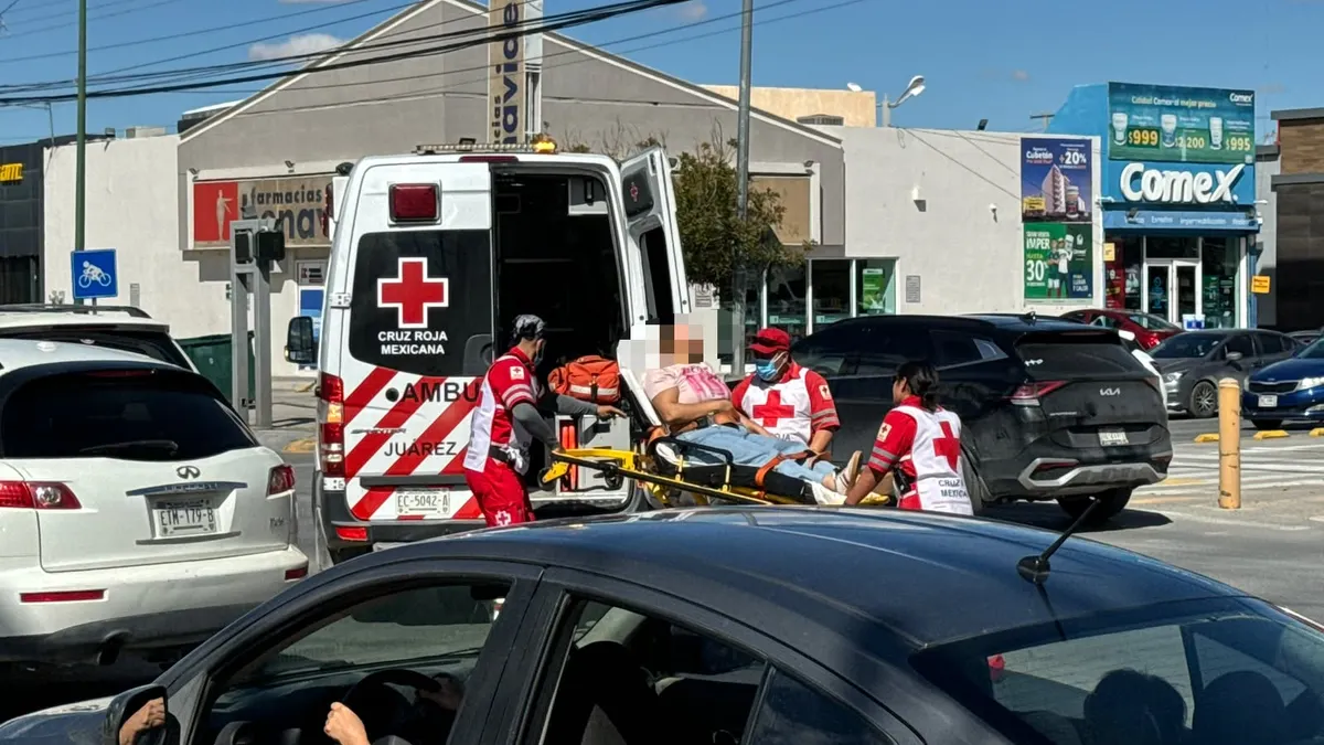 Choque entre Plutarco Elías Calles  y Paseo Triunfo deja a una mujer lesionada