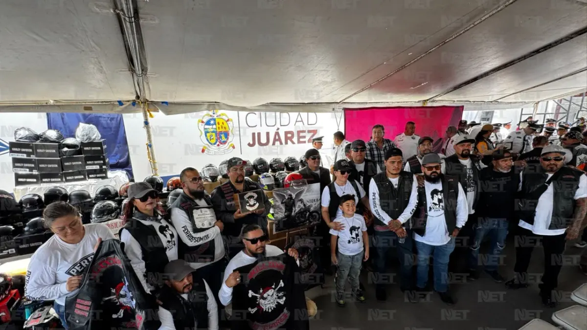Reparte Seguridad Vial cascos a motociclistas en Juárez