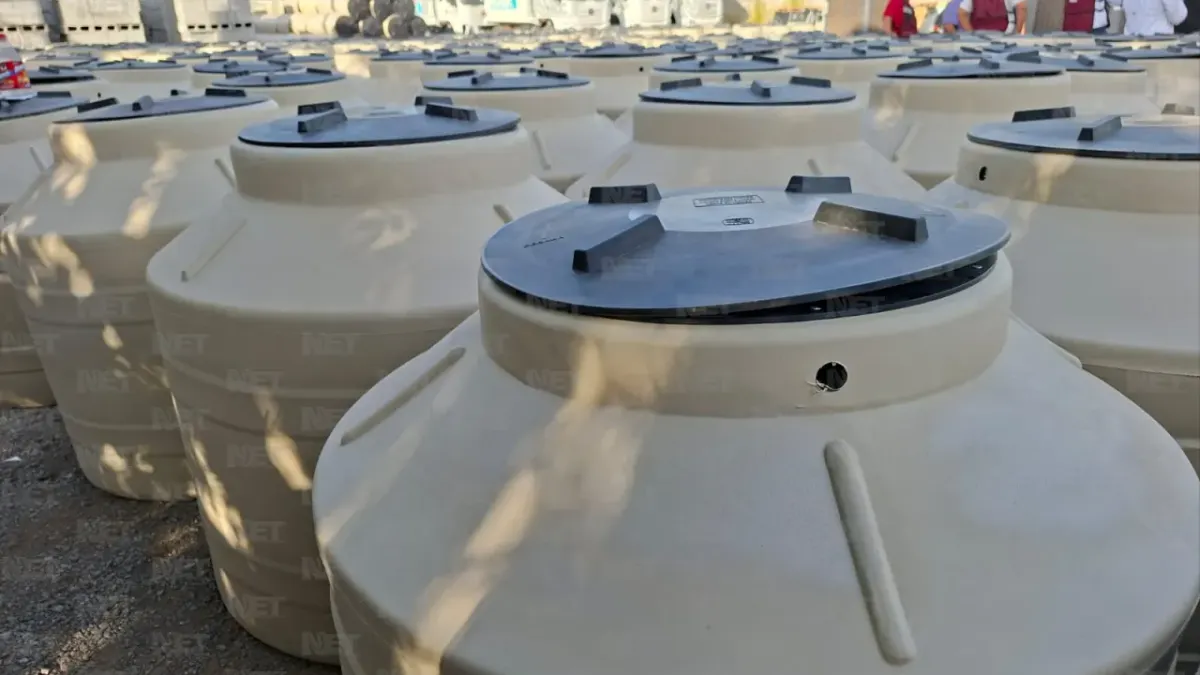 Entrega Municipio 200 tinacos a familias con problemas de agua