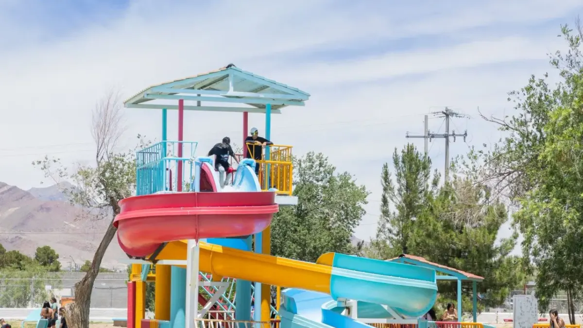 Alumnos de los CASEF celebran el Día del Estudiante en AquaDIF