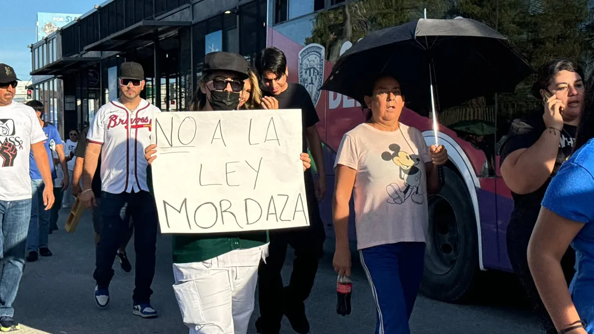 Trabajadores del IMSS rechazan aumento salarial y salen a las calles en Juárez