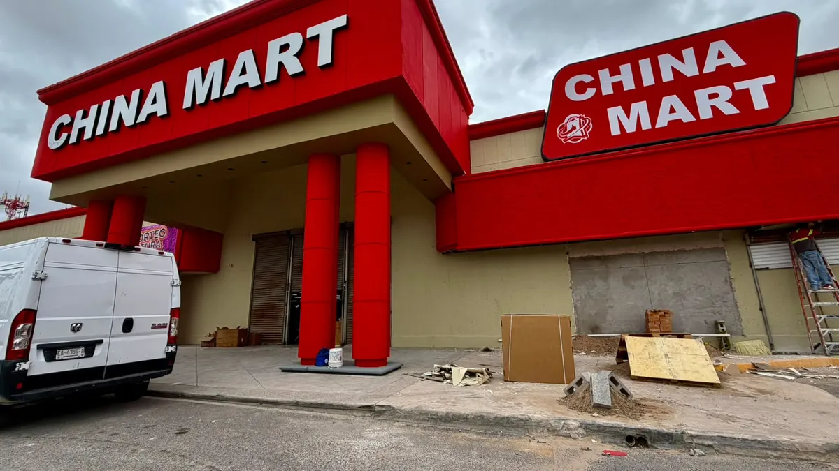 Abre China Mart en local que ocupó Vesticentro por décadas en bulevar Zaragoza