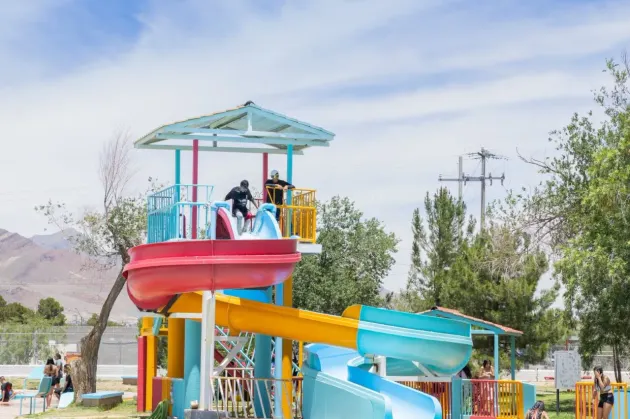 Alumnos de los CASEF celebran el Día del Estudiante en AquaDIF
