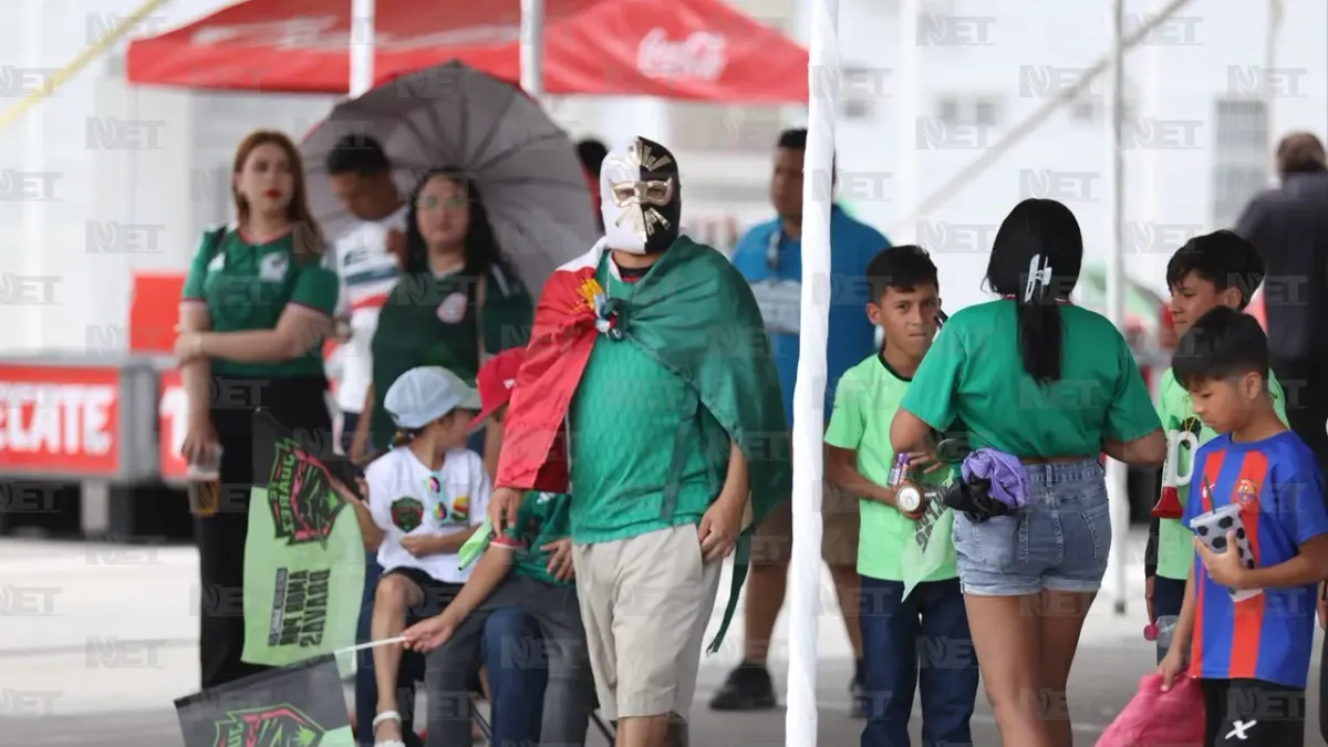 Aficionados viven la inauguración del Mundial en estadio 8 de Diciembre