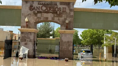 Inundación deja atrapados a residentes en Jardines de San Carlos II