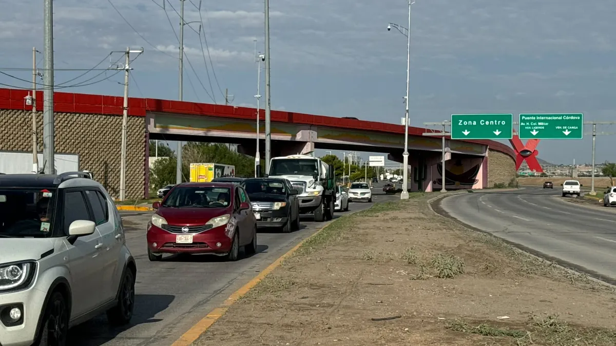 Reabren dos carriles del Juan Pablo II tras reparación de hundimiento