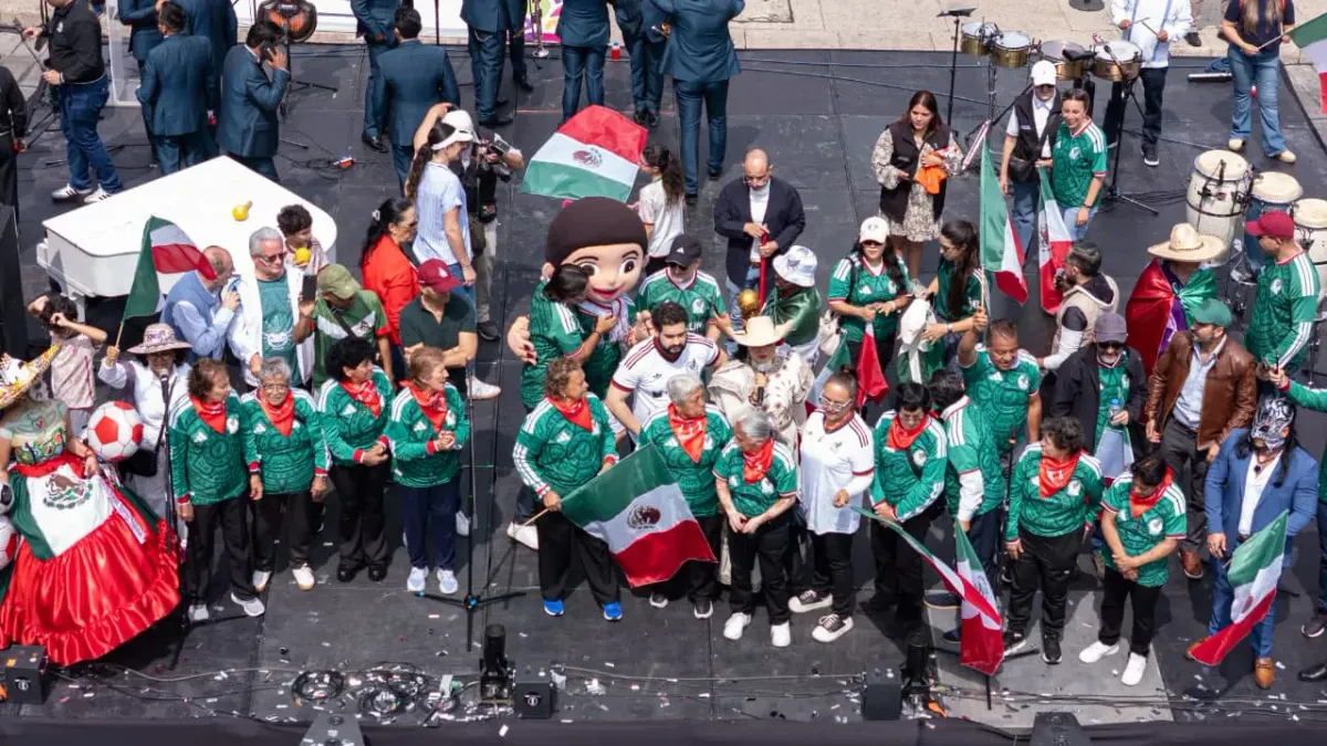 Busca CDMX récord Guinness con masiva ola humana en Paseo de la Reforma