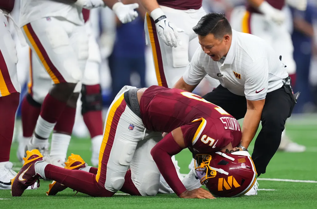Lesiones de Caleb Williams y Jayden Daniels generan alerta en la NFL