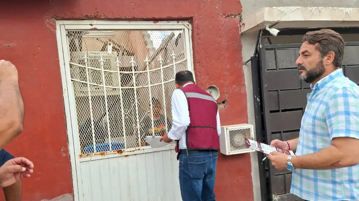 Entregan volantes con medidas preventivas ante lluvias en el norponiente de Juárez