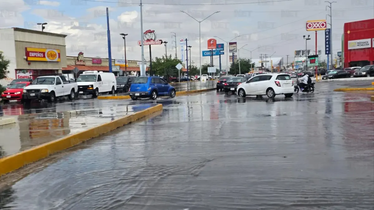 Reportan encharcamientos en varias avenidas de Juárez tras lluvias