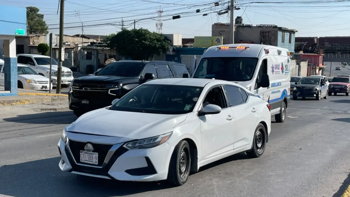 Conductor omite alto y provoca choque en la Carlos Amaya