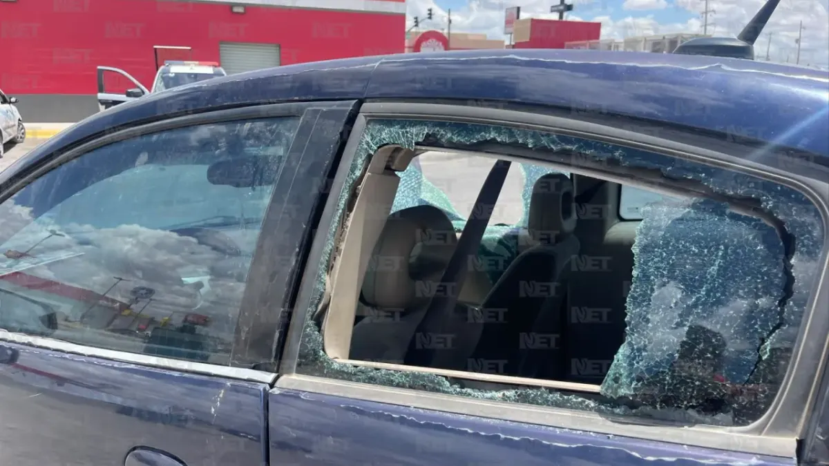 Aseguran auto vandalizado en estacionamiento del bulevar Zaragoza y Tecnológico