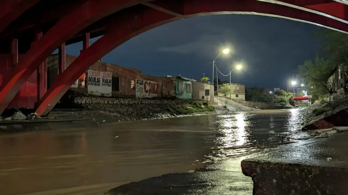 Amanece Juárez con calles inundadas; lluvias continuarán durante el día