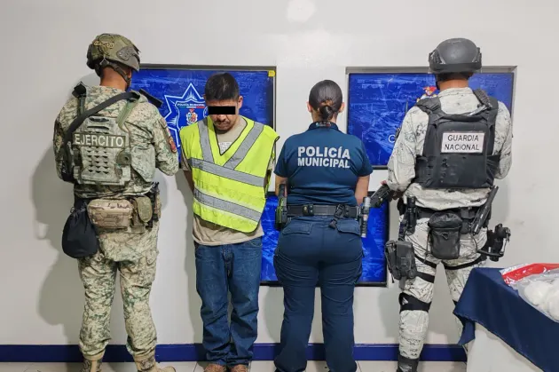 Detienen a hombre con más de 7 kilos de cristal en Juárez