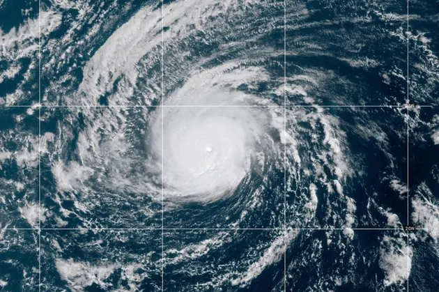 Se intensifica Trudy a huracán categoría 1 frente a costas mexicanas