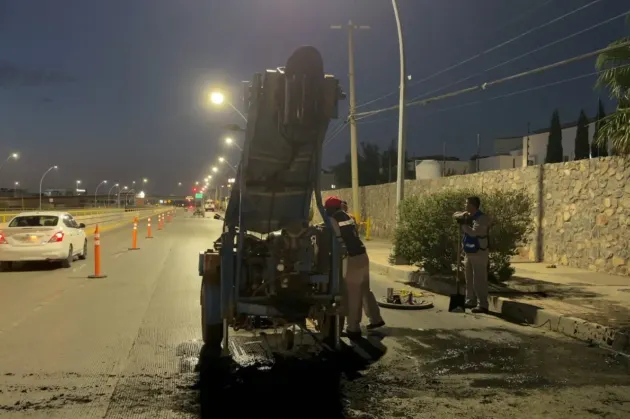Limpia JMAS colector en Teófilo Borunda para evitar fallas sanitarias