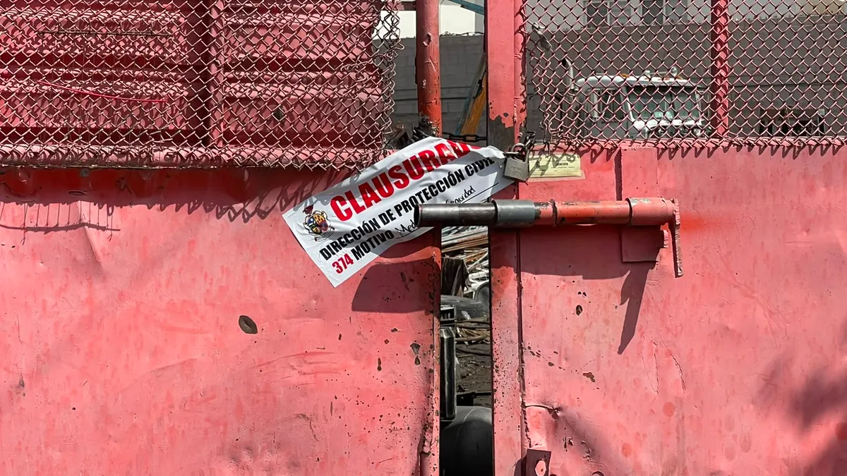 Retiran toneladas de desechos tras incendio de recicladora en la Fidel Ávila